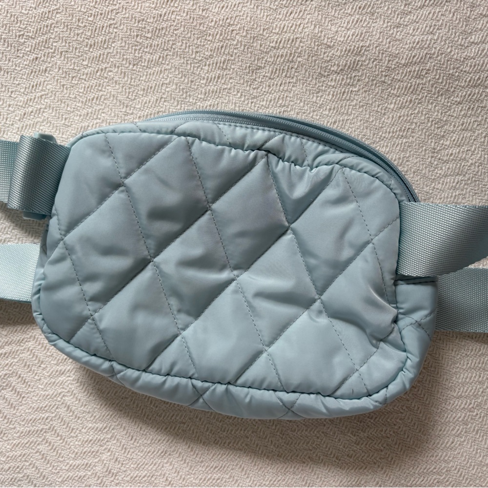 Vera Bradley Light Blue Belt Bag Fanny Pack Quilted - Picture 2 of 7
